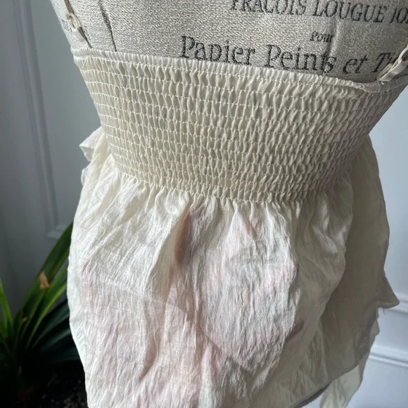 Elegant Cream Sleeveless Top - Picture 5 of 5